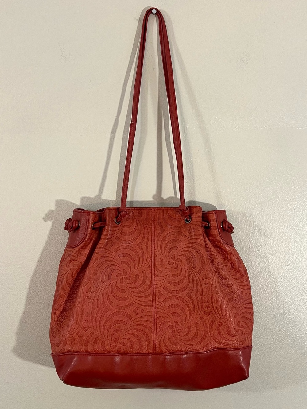 Vintage 1990’s Empress red tooled embossed leather bucket bag boho statement